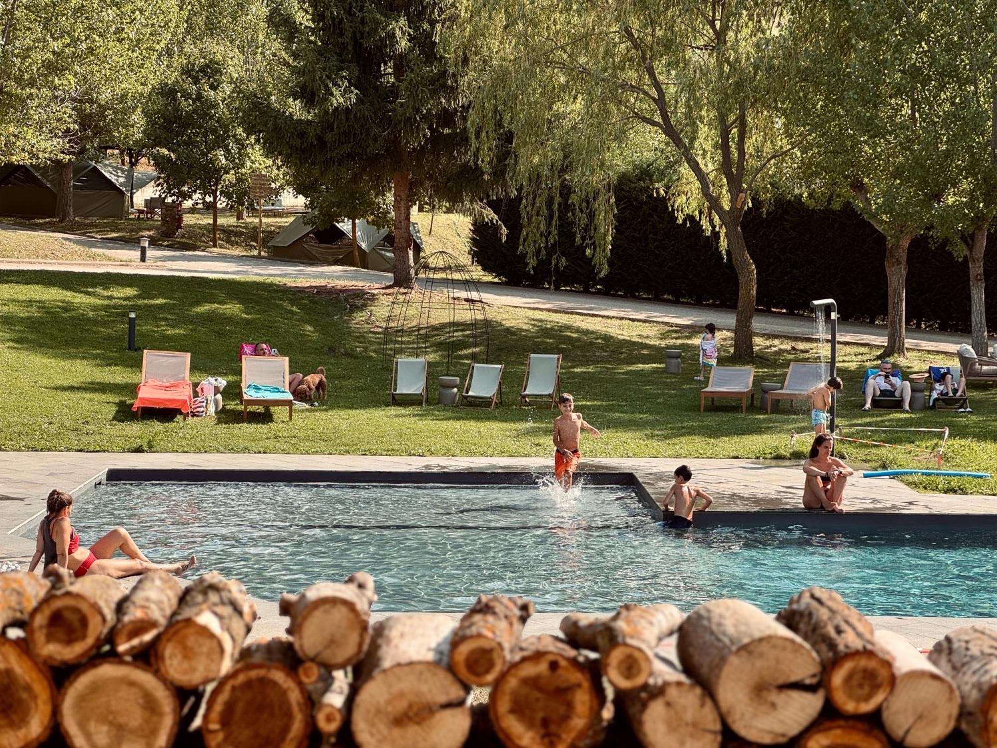 Готель Basecamps Cerdanya Caixans Екстер'єр фото